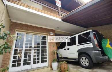 Imagem: A casa possui 3 Dormitórios, 1 Banheiro, 2 Vagas na garagem