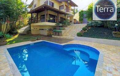 Imagem: A casa em condomínio possui 4 Dormitórios, 4 Banheiros, 3