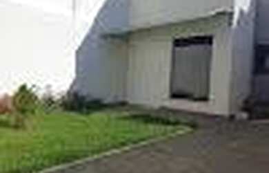 Imagem: A casa e possui 3 Dormitórios, Suítes, 2 Banheiros, 95-0m²