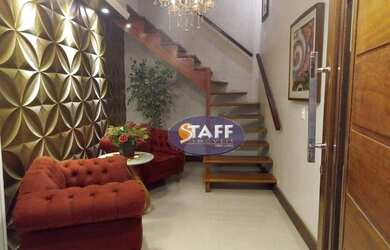 Imagem: A casa possui 4 Dormitórios, 3 Banheiros, 1 Vaga na garagem