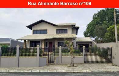 Imagem: A casa possui 5 Dormitórios, 2 Banheiros, 2 Vagas na garagem