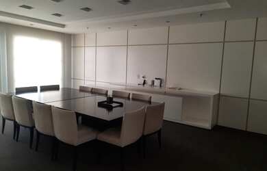 Imagem: O depósito possui 4 Vagas na garagem, 170m² de Área, Imóvel