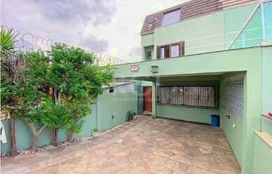 Imagem: A casa em condomínio possui 4 Dormitórios, 3 Banheiros, 2