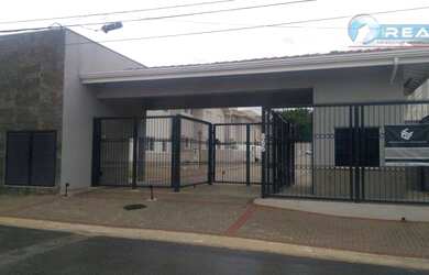 Imagem: A casa em condomínio possui 3 Dormitórios, 2 Banheiros, 2