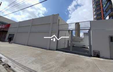 Imagem: O depósito possui 5 Vagas na garagem, 300m² de Área e está