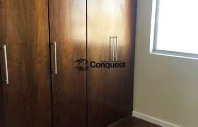 Imagem: O apartamento possui 3 Dormitórios, 1 Banheiro, 2 Vagas na