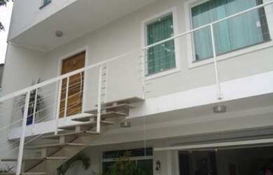 Imagem: A casa possui 3 Dormitórios, 5 Banheiros, 5 Vagas na garagem