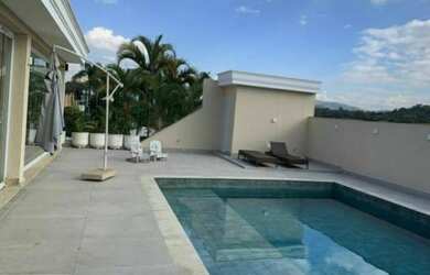 Imagem: A casa em condomínio possui 4 Dormitórios, 5 Banheiros, 5