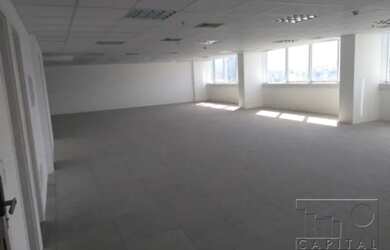 Imagem: O depósito possui 1 Vaga na garagem, 67m² de Área e está