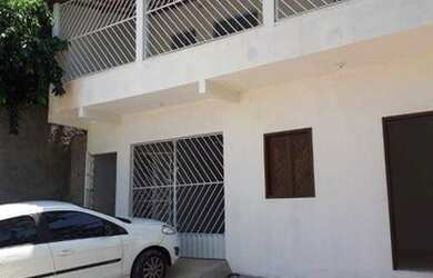 Imagem: A casa possui 5 Dormitórios, 3 Banheiros, 2 Vagas na garagem