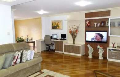 Imagem: A casa possui 3 Dormitórios, 1 Banheiro, 1 Vaga na garagem