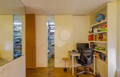 Imagem 16: Alto de Pinheiros. Piscina, Varanda, Área de serviçoe166m² de Área