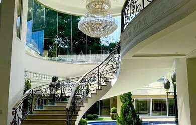 Imagem: A casa em condomínio possui 5 Dormitórios, 5 Banheiros, 5