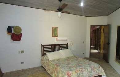 Imagem: A casa possui 5 Dormitórios, 5 Banheiros, 5 Vagas na garagem