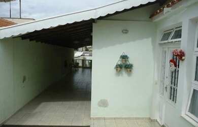 Imagem: A casa possui 3 Dormitórios, 1 Banheiro, 254m² de Área e