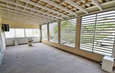 Imagem: A casa possui 3 Dormitórios, 2 Banheiros, 1 Vaga na garagem