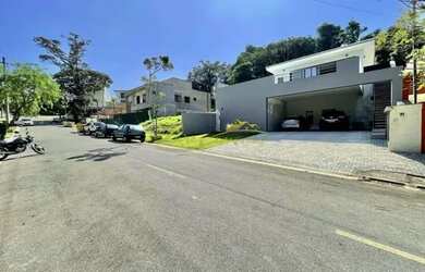 Imagem: A casa em condomínio possui 3 Dormitórios, 4 Banheiros, 4