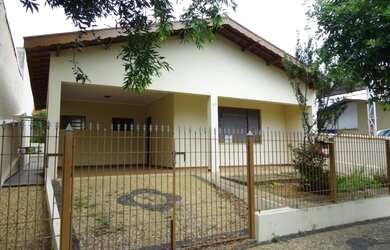 Imagem: A casa possui 2 Dormitórios, 1 Banheiro, 4 Vagas na garagem