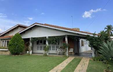 Imagem: A casa em condomínio possui 4 Dormitórios, 5 Banheiros, 5