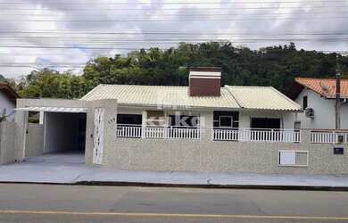 Imagem: A casa possui 3 Dormitórios, 2 Banheiros, 162m² de Área e