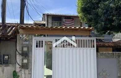 Imagem: A casa possui 3 Dormitórios, 2 Banheiros, 1 Vaga na garagem