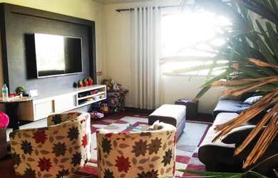 Imagem: A casa possui 3 Dormitórios, 3 Banheiros, 2 Vagas na garagem