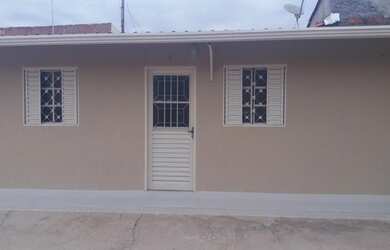 Imagem: A casa possui 1 Dormitório, 1 Banheiro, 35m² de Área e está