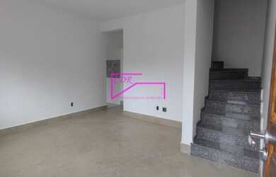 Imagem: A casa possui 2 Dormitórios, 2 Banheiros, 2 Vagas na garagem