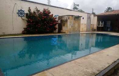 Imagem: A casa possui 4 Dormitórios, 5 Banheiros, 5 Vagas na garagem