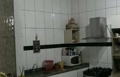 Imagem: A casa possui 2 Dormitórios, 1 Banheiro e está localizado