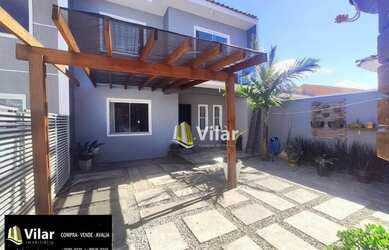 Imagem: A casa possui 3 Dormitórios, 2 Banheiros, 2 Vagas na garagem