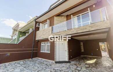 Imagem: A casa possui 3 Dormitórios, 4 Banheiros, 3 Vagas na garagem