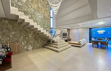 Imagem: A casa em condomínio possui 4 Dormitórios, 2 Banheiros, 4