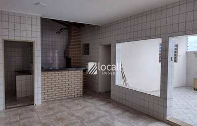 Imagem: A casa possui 3 Dormitórios, 3 Banheiros, 3 Vagas na garagem