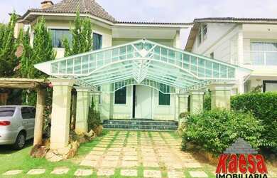 Imagem: A casa em condomínio possui 4 Dormitórios, 5 Banheiros, 3