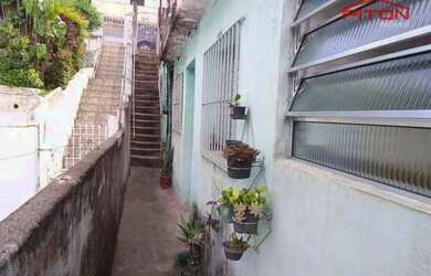 Imagem: A casa possui 2 Dormitórios, 1 Banheiro, 2 Vagas na garagem