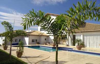 Imagem: A casa em condomínio possui 4 Dormitórios, 3 Banheiros, 5