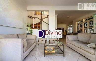 Imagem: A casa possui 3 Dormitórios, 4 Banheiros, 2 Vagas na garagem