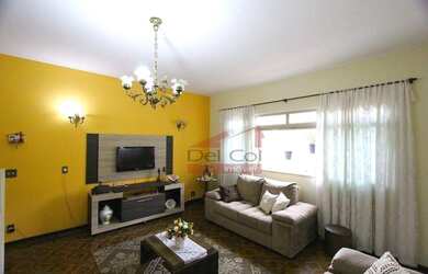 Imagem: A casa possui 3 Dormitórios, 4 Banheiros, 5 Vagas na garagem