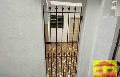 Imagem: A casa possui 1 Dormitório, 1 Banheiro, 42m² de Área e está