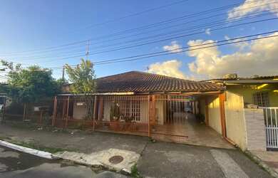 Imagem: A casa possui 4 Dormitórios, 3 Banheiros, 204m² de Área e