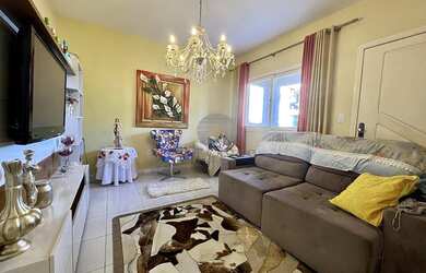 Imagem: A casa possui 2 Dormitórios, 1 Banheiro, 3 Vagas na garagem