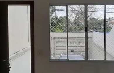 Imagem: A casa possui 2 Dormitórios, 1 Banheiro, 2 Vagas na garagem