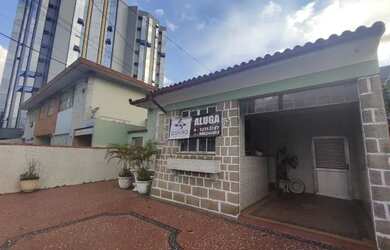 Imagem: A casa possui 3 Dormitórios, 3 Banheiros, 3 Vagas na garagem