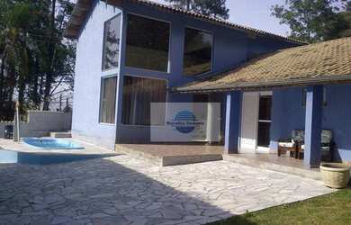 Imagem: A casa possui 3 Dormitórios, 3 Banheiros, 5 Vagas na garagem