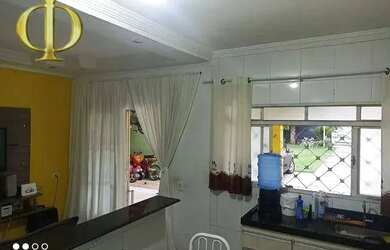 Imagem: A casa possui 2 Dormitórios, 2 Banheiros, 2 Vagas na garagem