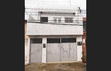 Imagem: A casa possui 2 Dormitórios, 2 Banheiros e está localizado