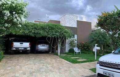 Imagem: A casa em condomínio possui 3 Dormitórios, 3 Banheiros, 4