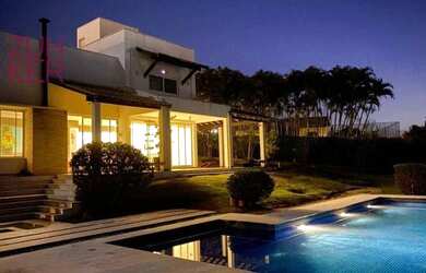 Imagem: A casa em condomínio possui 4 Dormitórios, 5 Banheiros, 4