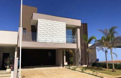 Imagem: A casa em condomínio possui 3 Dormitórios, 3 Banheiros, 4